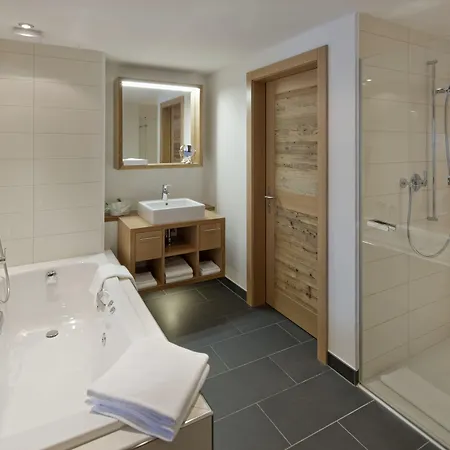 호텔 Relais & Chateaux Schoenegg 4*