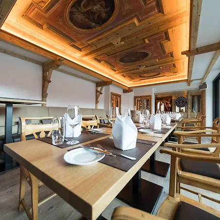 Relais & Chateaux Schoenegg מלון