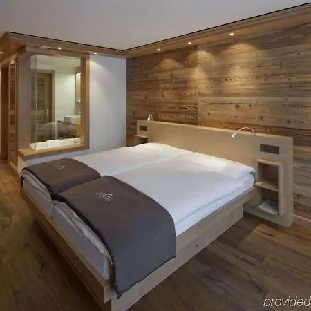 Relais & Chateaux Schoenegg 4* زيرمات